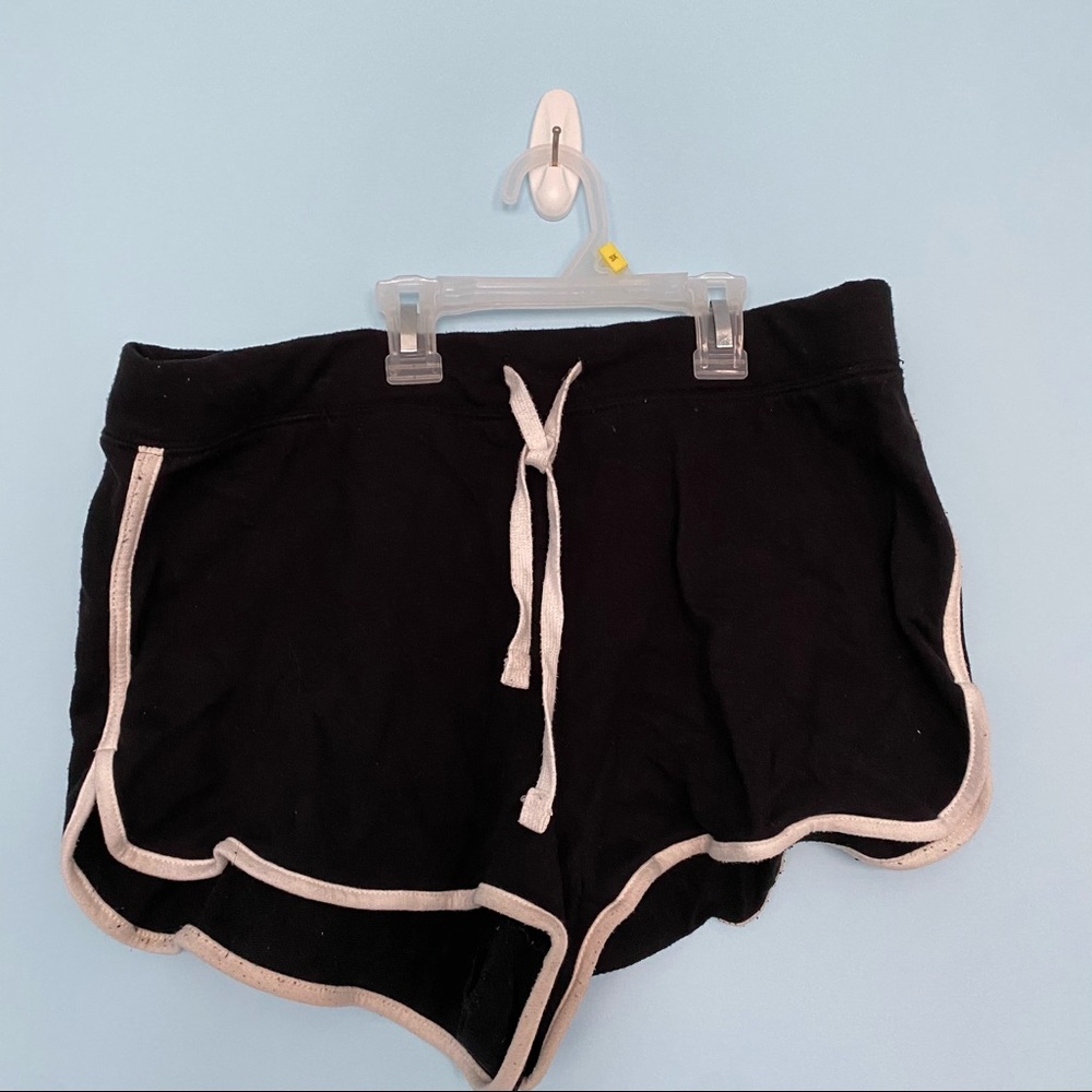 dolphin hem lounge shorts